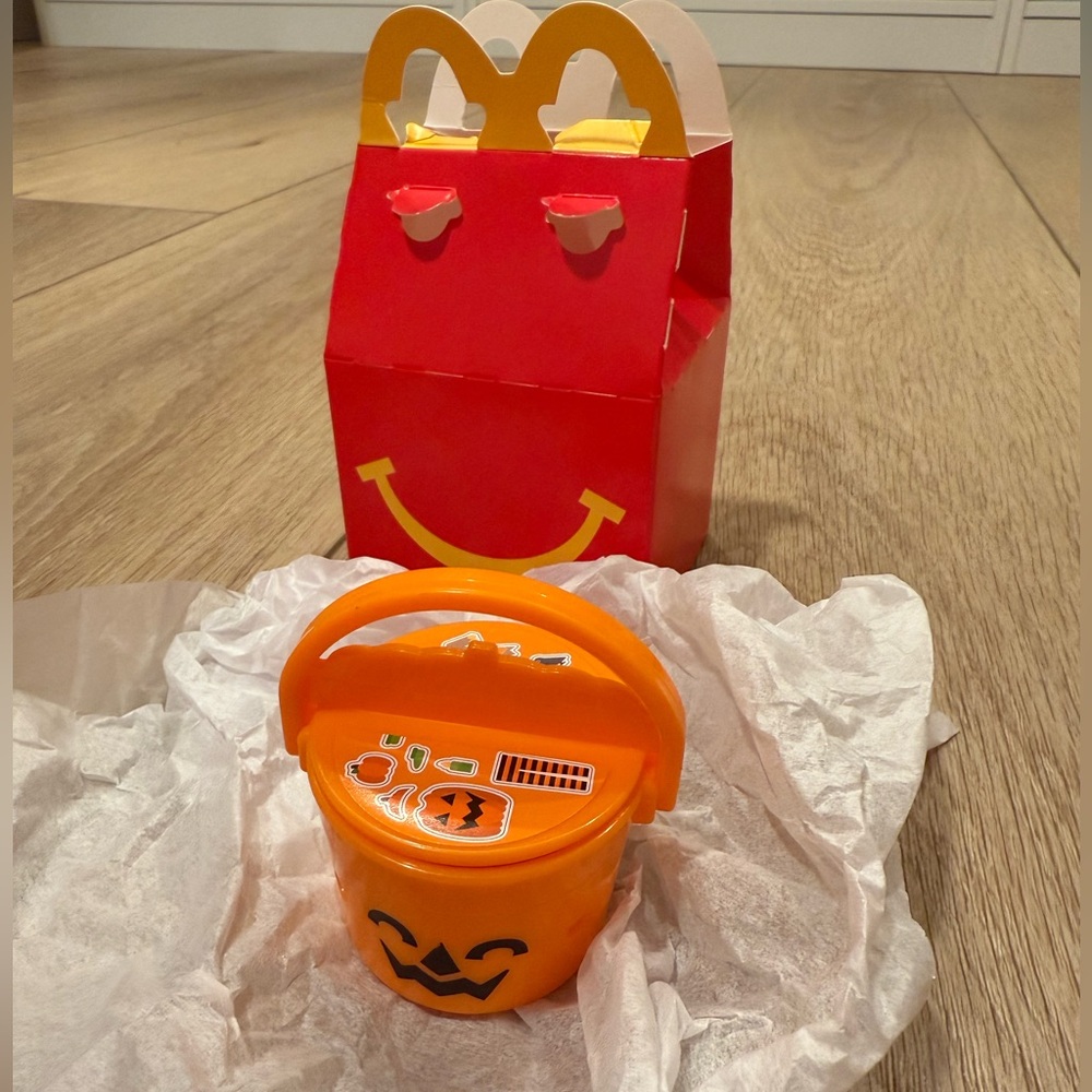 #8 boo bucket mini Lil McDonald’s toy